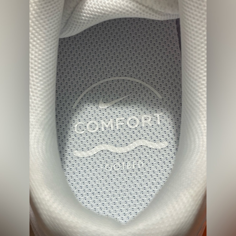 NIKE REVOLUTION 7⭐️NEW IN BOX⭐️SIZE 6 Women/4.5 Man - Picture 10 of 12